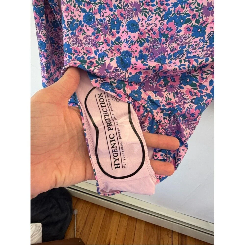 Vineyard Vines Pink & Blue Floral Long-Sleeve One-Piece Swimsuit size large (16)